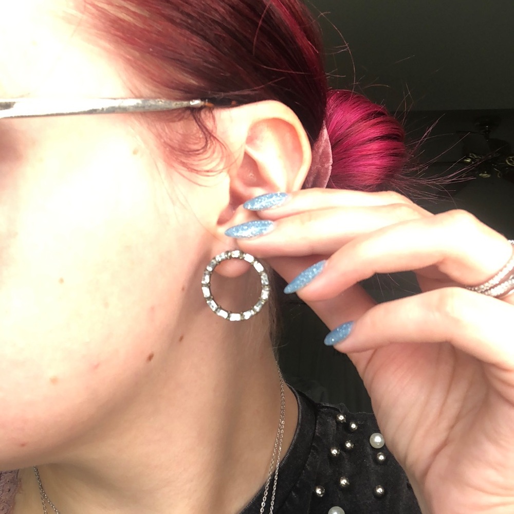 Baguette Forward-facing Hoops